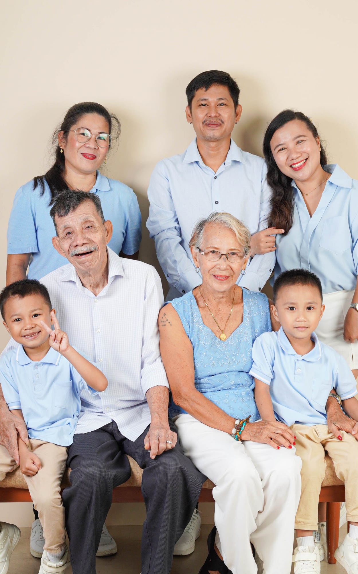 Multigenerational family portrait photographed at Pixcelyn Photo & Print