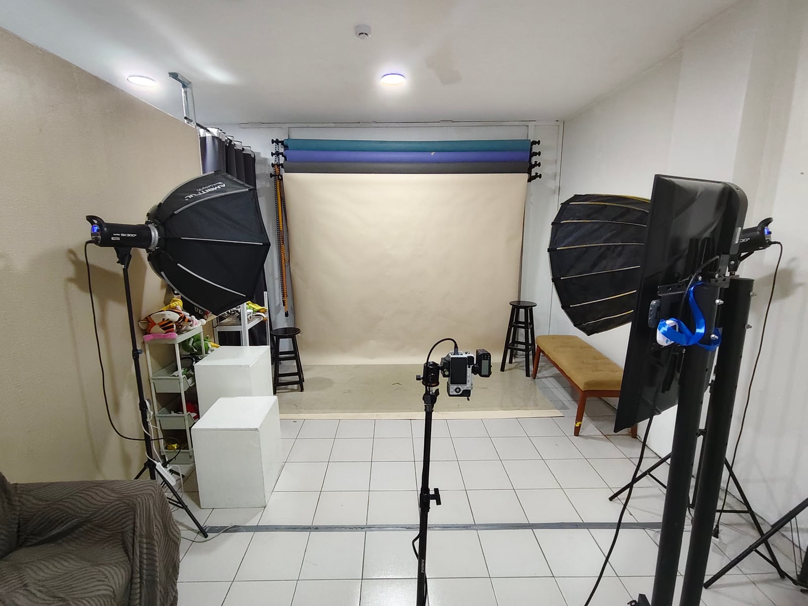 Inside the Pixcelyn Photo & Print studio